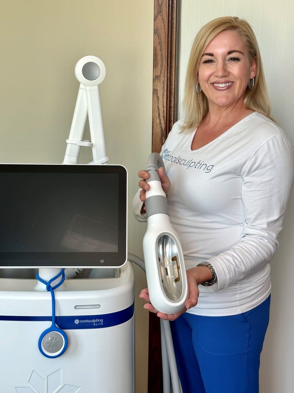 staff member with coolsculpting device